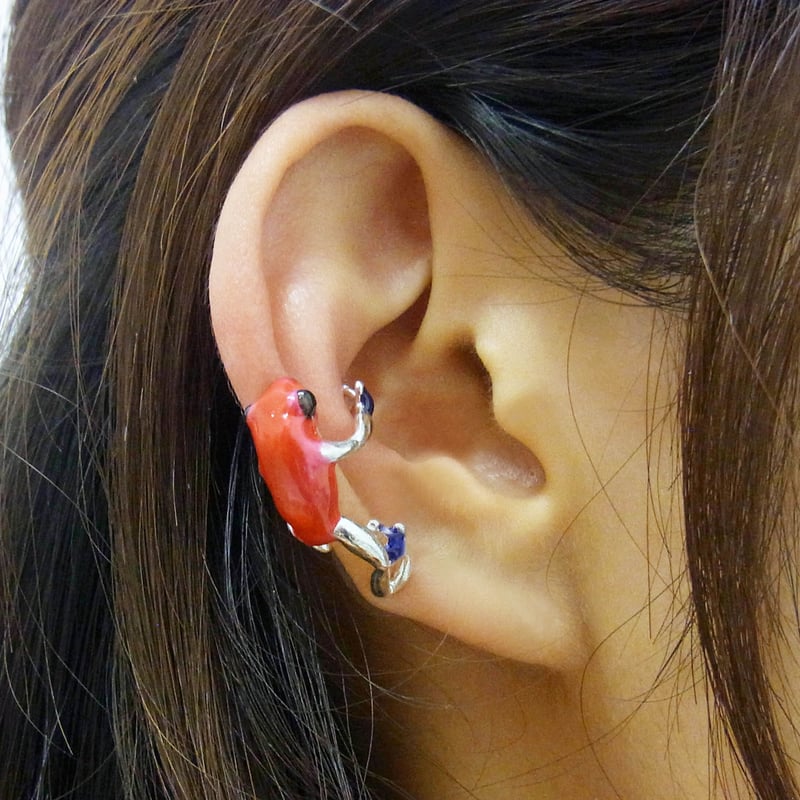 イチゴヤドクガエルイヤーカフ | EmiriA online shop