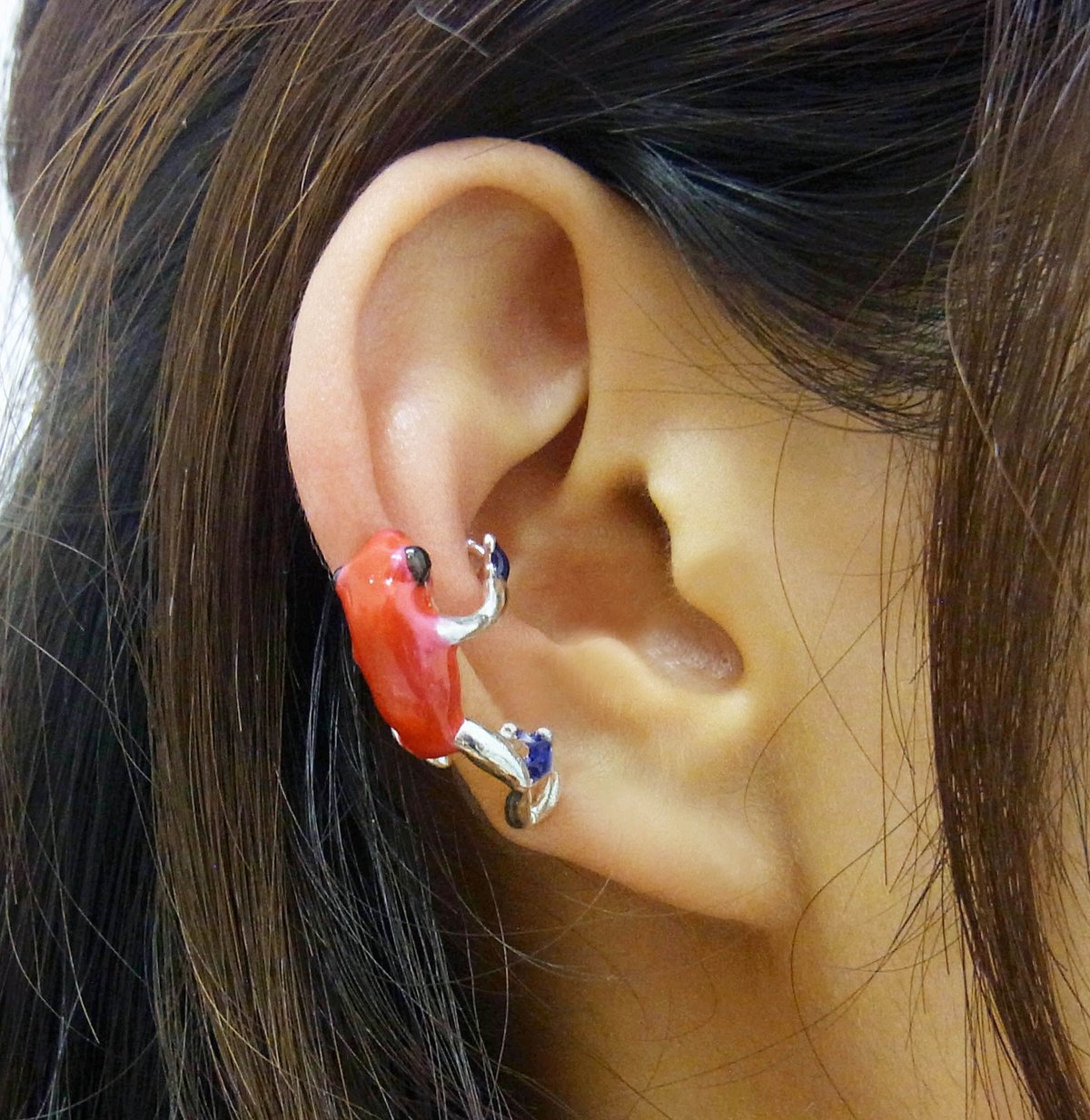 イチゴヤドクガエルイヤーカフ | EmiriA online shop