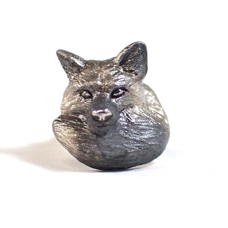 キツネ尻尾ピアス(銀狐) | EmiriA online shop キツネ尻尾ピアス(銀狐) | EmiriA online shop