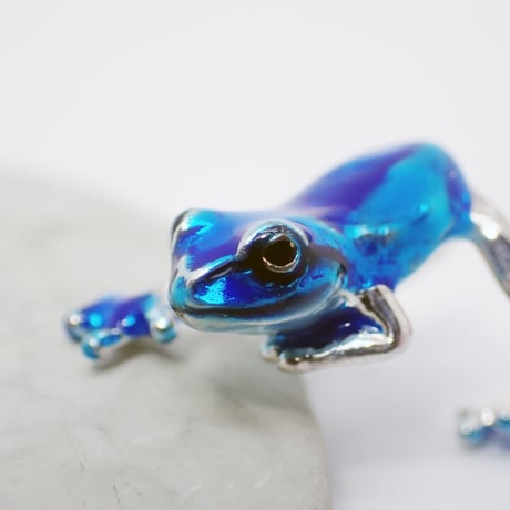 アマガエルイヤーカフ(blue)