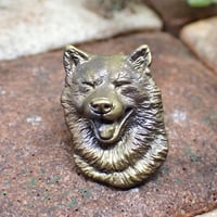 笑顔の柴犬ブローチ(yellow matte)