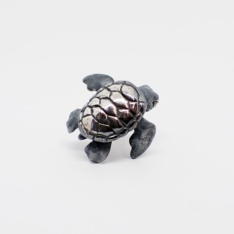 アオウミガメの子ピアス(black)