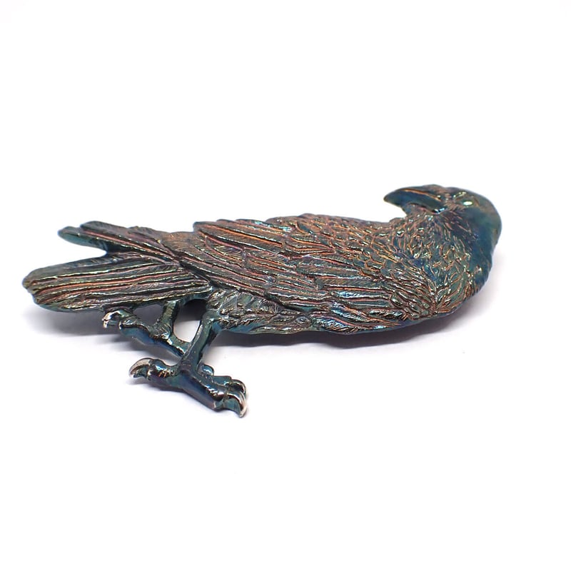 振り返るカラスブローチ(marble) | EmiriA online shop