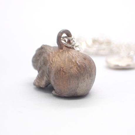 かゆいウォンバットネックレス(brown)
