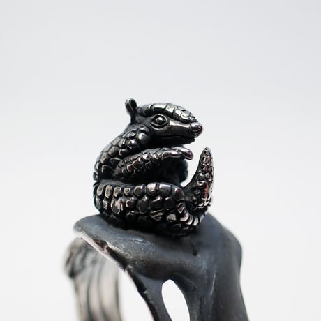 穴掘りアルマジロリング(black)