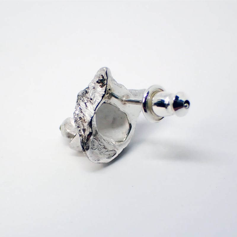 オオカミぺろっとピアス(gray) | EmiriA online shop