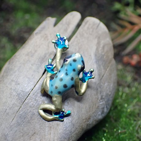 コバルトヤドクガエルピアス