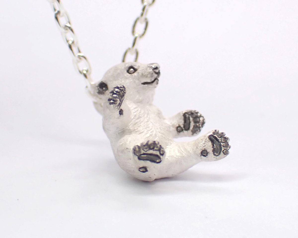 運ばれる幼獣シロクマネックレス | EmiriA online shop