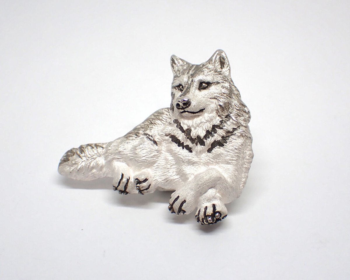 オオカミ前足交差ブローチ(gray) | EmiriA online shop