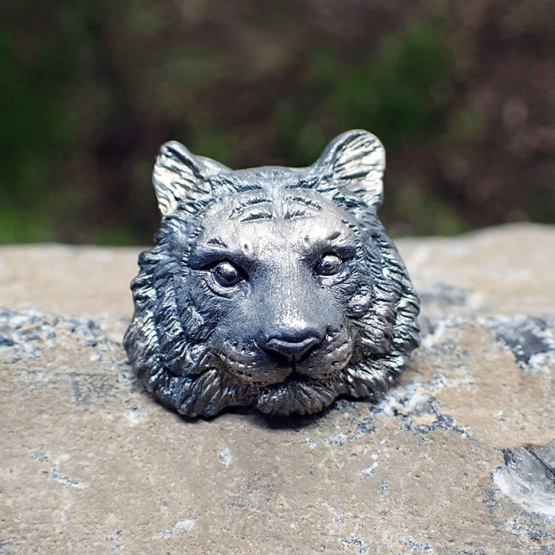 トラ正面顔ブローチ(black matte) | EmiriA online shop