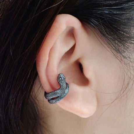 巻き付くシシバナヘビイヤーカフ(black matte)