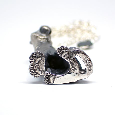 見上げるトラネックレス(black matte)