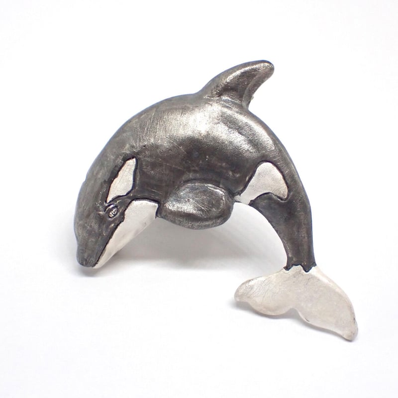 シャチのジャンピングブローチ(black&white) | EmiriA online shop