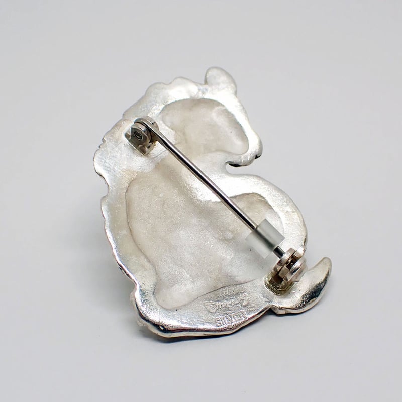 プラチナブローチ 振り向きブチハイエナブローチ (white＆black) | EmiriA online shop