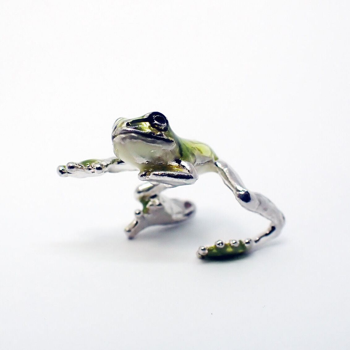 アマガエルイヤーカフ(green) | EmiriA online shop アマガエルイヤーカフ(green) | EmiriA online shop