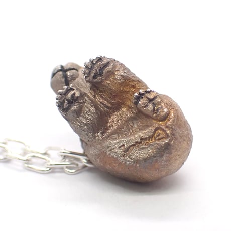 かゆいウォンバットネックレス(brown)