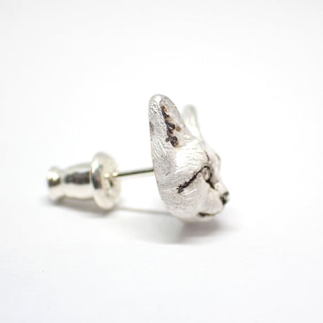 スナネコ正面顔ピアス(white)