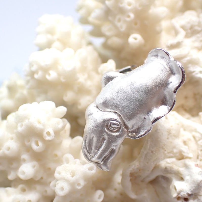 コブシメブローチ(silver matte) | EmiriA online shop