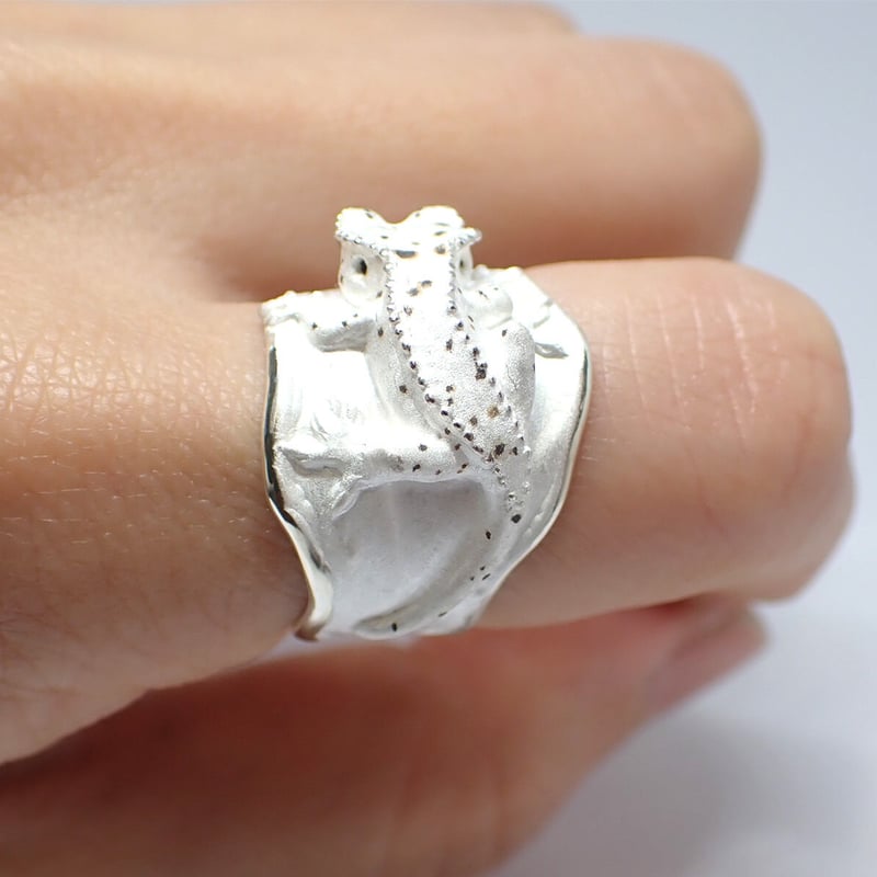 クレステッドゲッコー張り付きリング(white)ダルメシアン | EmiriA 