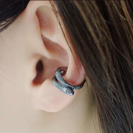 巻き付くウミヘビイヤーカフ(black)