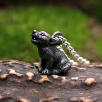 遠吠えオオカミの幼獣ネックレス(black)
