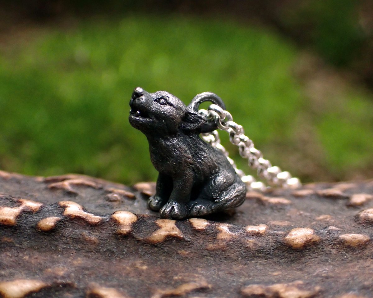 遠吠えオオカミの幼獣ネックレス(black) | EmiriA online shop