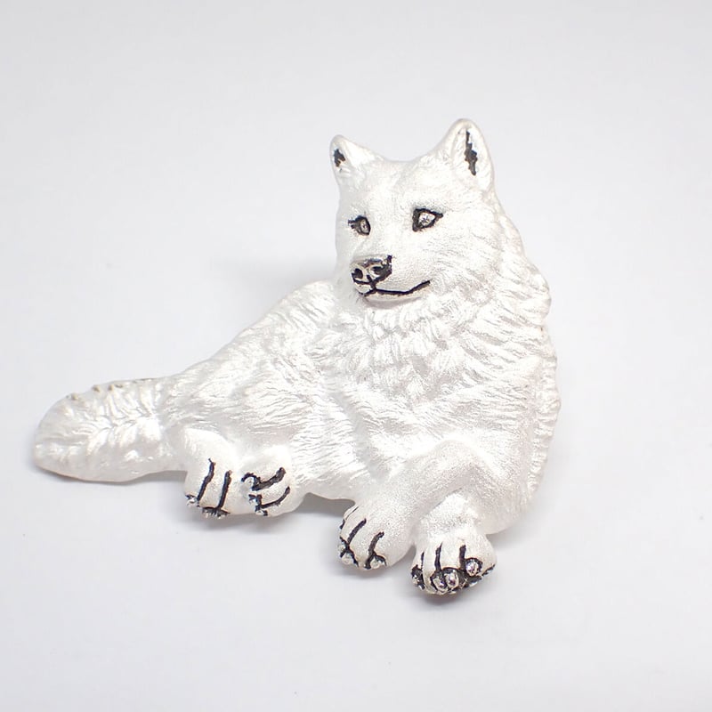 オオカミ前足交差ブローチ(white) | EmiriA online shop