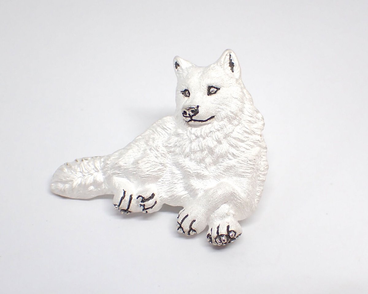 オオカミ前足交差ブローチ(white) | EmiriA online shop