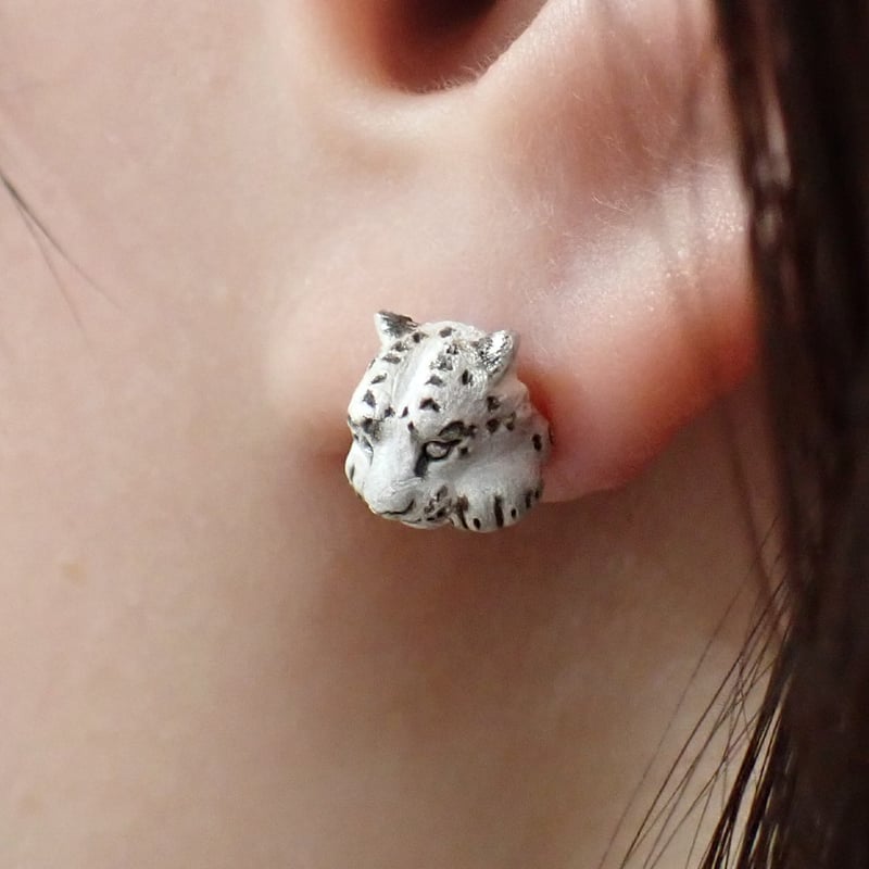 ユキヒョウ両前足ピアス | EmiriA online shop