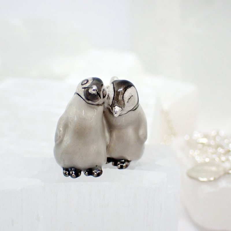 皇帝ペンギンヒナ一緒に温まるネックレス | EmiriA online shop