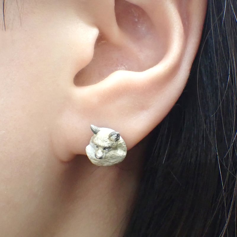 キツネ尻尾ピアス（赤狐） | EmiriA online shop
