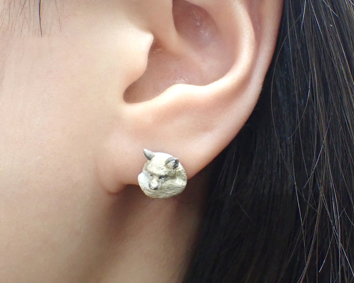 キツネ尻尾ピアス(赤狐) | EmiriA online shop キツネ尻尾ピアス(赤狐) | EmiriA online shop
