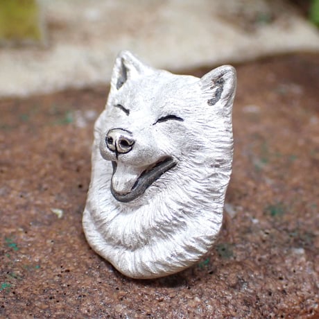 笑顔の柴犬ブローチ(white)
