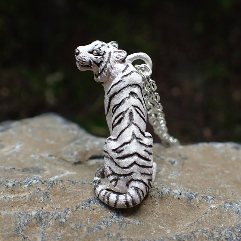 見上げるトラネックレス(white) | EmiriA online shop