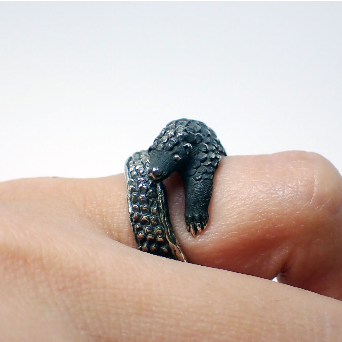 センザンコウと蟻リング(black) | EmiriA online shop