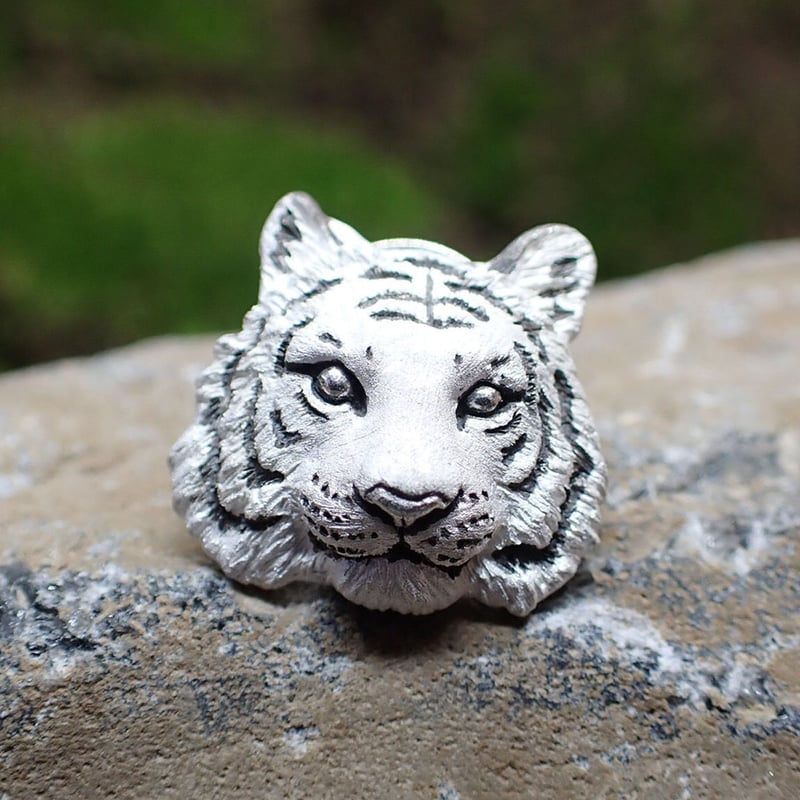 トラ正面顔ブローチ(white) | EmiriA online shop