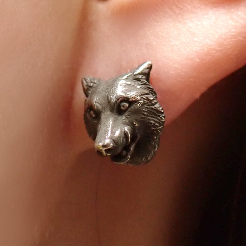 オオカミぺろっとピアス(black) | EmiriA online shop