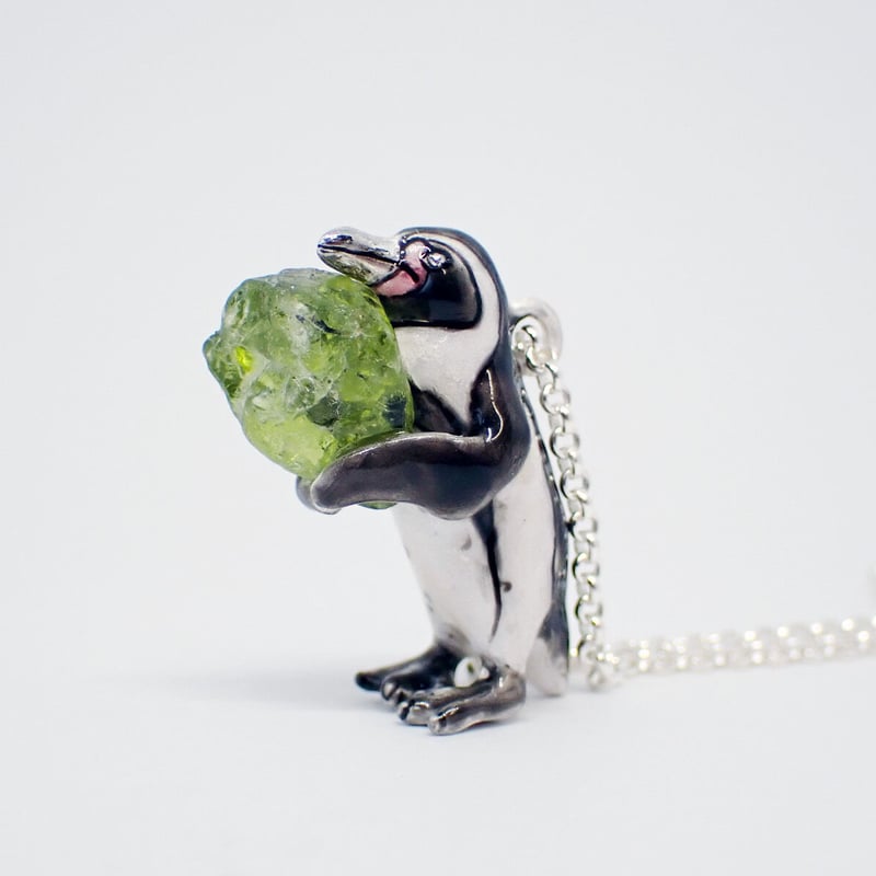 ペリドットとフンボルトペンギンネックレス | EmiriA online shop