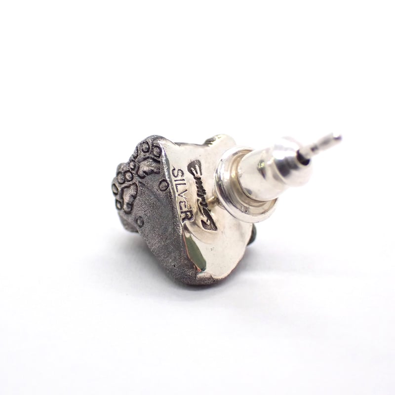 トラ両前足ピアス(black) | EmiriA online shop