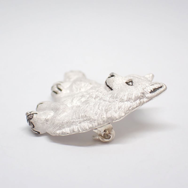 オオカミ前足交差ブローチ(white) | EmiriA online shop