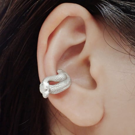 巻き付くボールパイソンイヤーカフ(white)