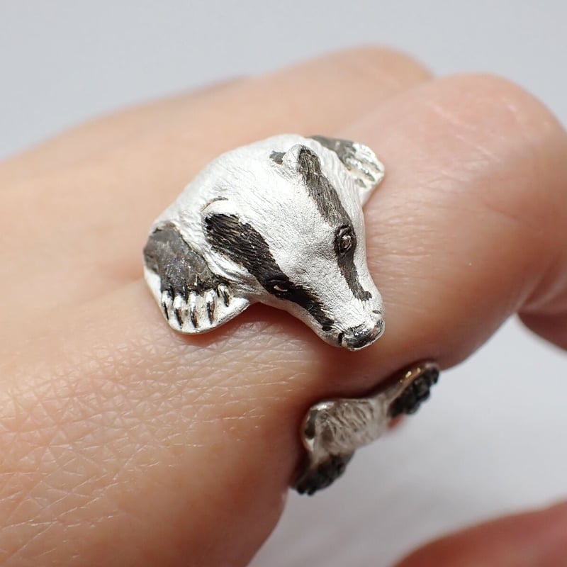 アナグマぺったリング(white) | EmiriA online shop