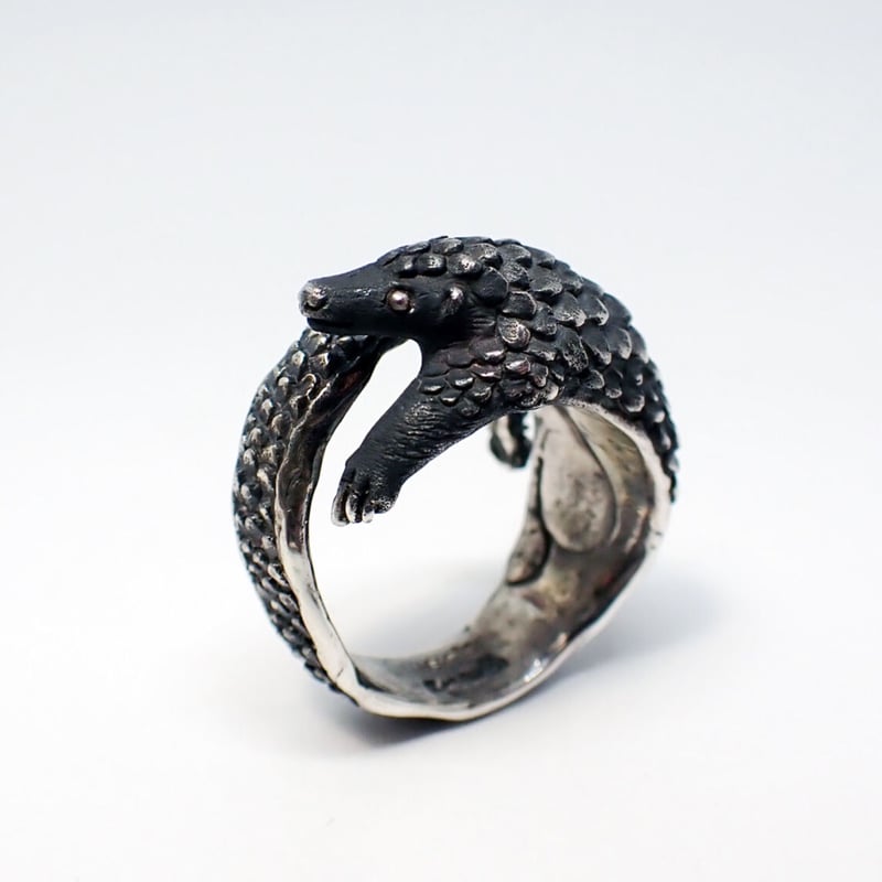 センザンコウと蟻リング(black) | EmiriA online shop センザンコウと蟻リング(black) | EmiriA online shop
