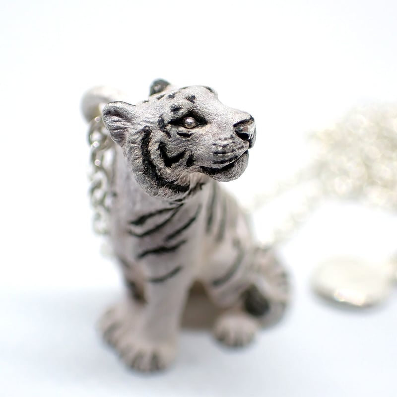 見上げるトラネックレス(white) | EmiriA online shop