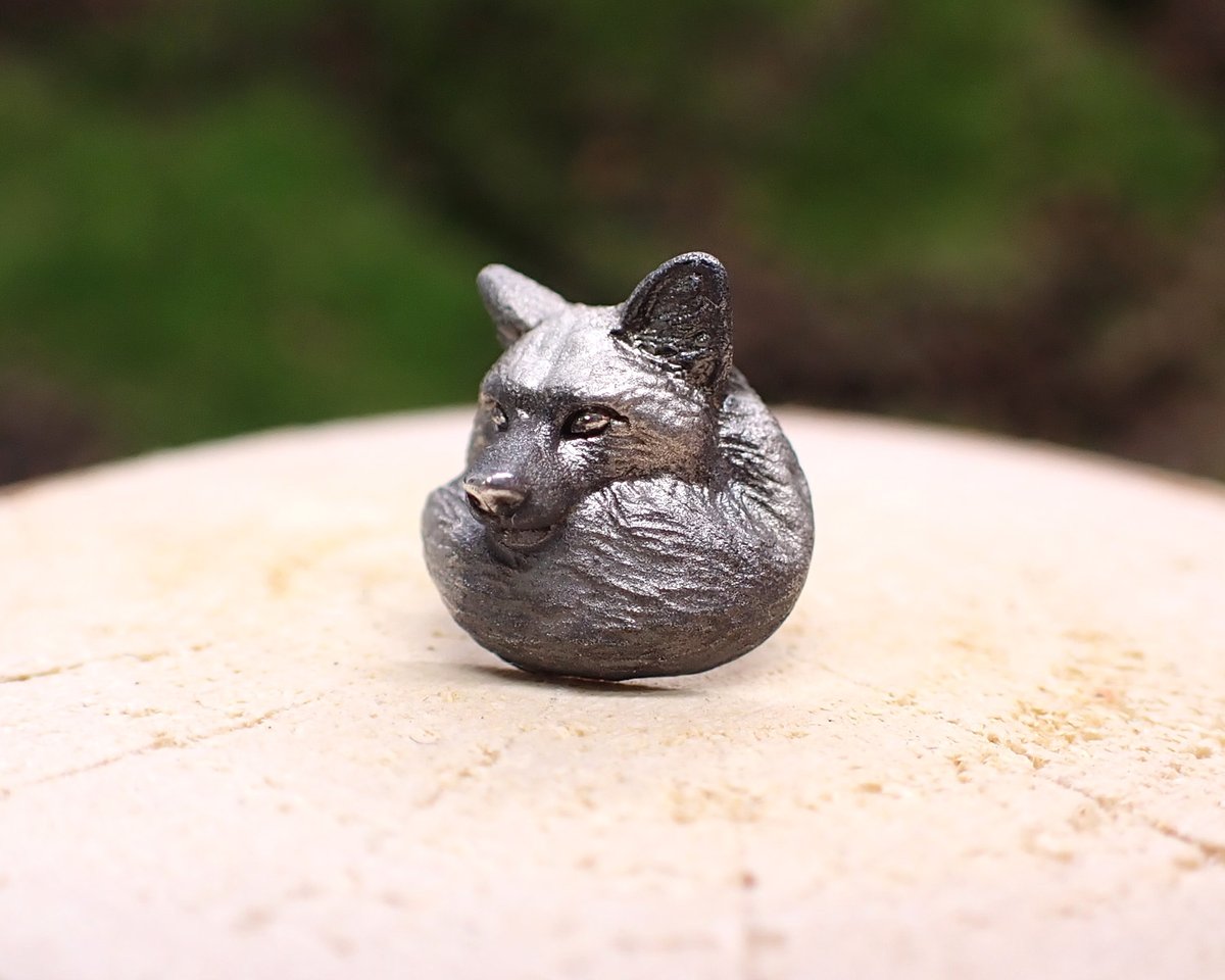 年末のプロモーション大特価！ キツネ尻尾ピアス(銀狐) shop online EmiriA | ピアス