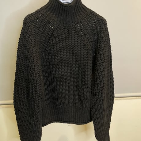 黒太網ハイネックセーター