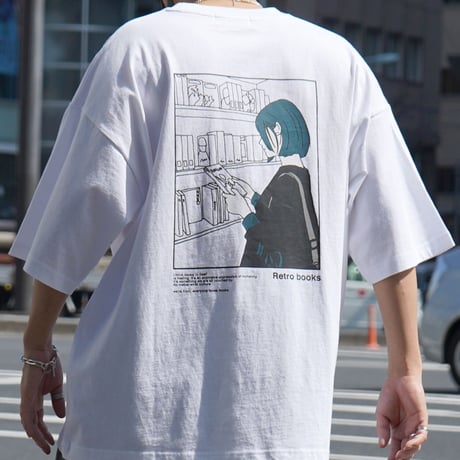 ブックガール イラストバックプリント ビッグシルエット半袖Tシャツ /ホワイト