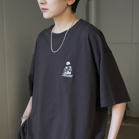 ヒゲオジサンB ワンポイント刺繍ロゴ ビッグシルエット半袖Tシャツ /チャコール