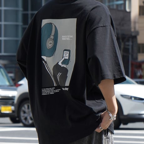 ヘッドフォンガールB イラストバックプリント ビッグシルエット半袖Tシャツ /ブラック