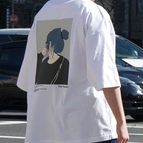お団子ガール イラストバックプリント ビッグシルエット半袖Tシャツ /ホワイト